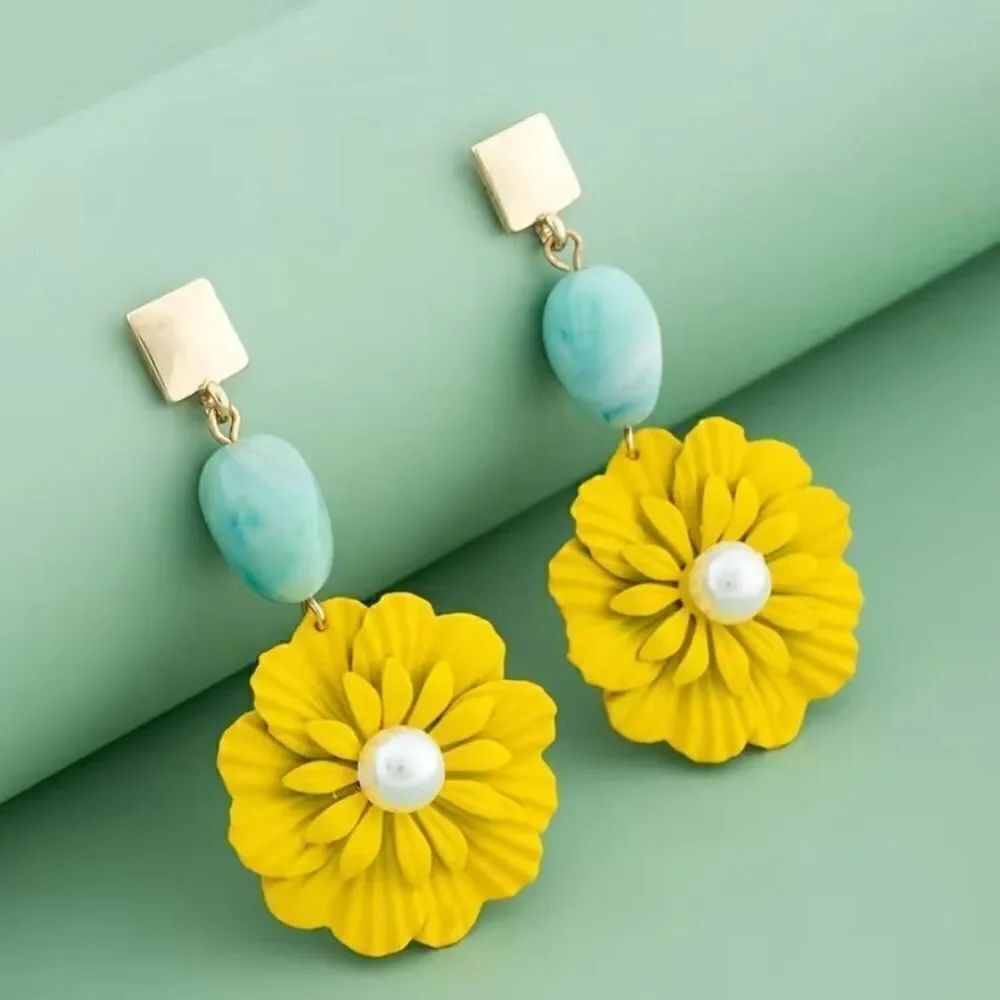 🔅🆕🔅 BoHo Yellow Flower Design With Faux Pearl Decor Dangle Earrings✨